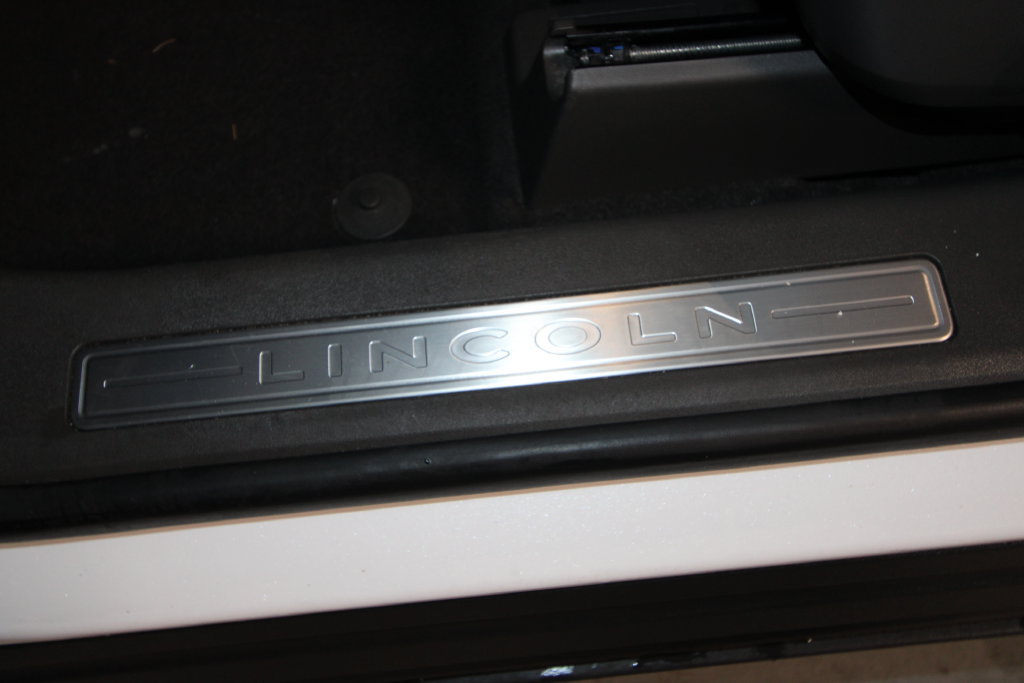 Used 2024 Lincoln Nautilus Premier AWD/4WD image 7