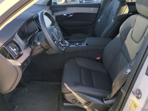 New 2025 Volvo XC90 B5 Core w/ Protection Package Premier image 8