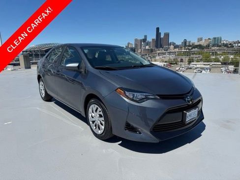 Used 2017 Toyota Corolla LE FWD image 1