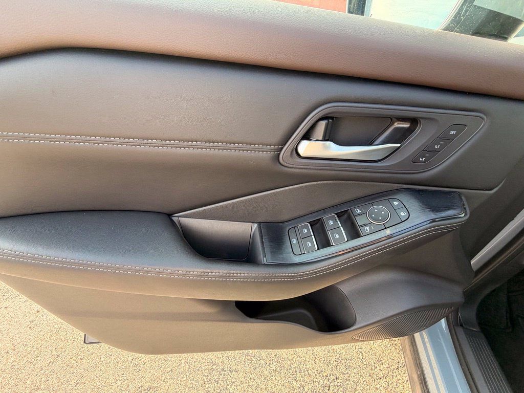 Certified 2023 Nissan Rogue SL w/ SL Premium Package FWD image 15