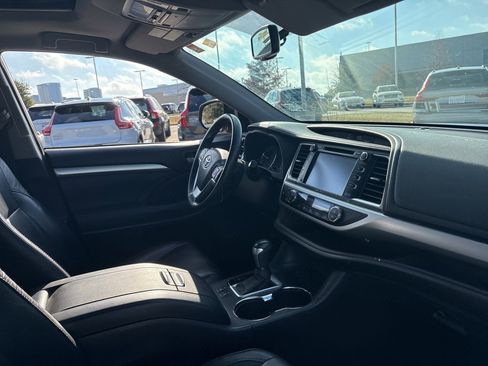 Used 2015 Toyota Highlander XLE image 13