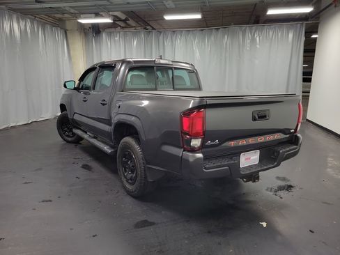Used 2018 Toyota Tacoma SR image 6