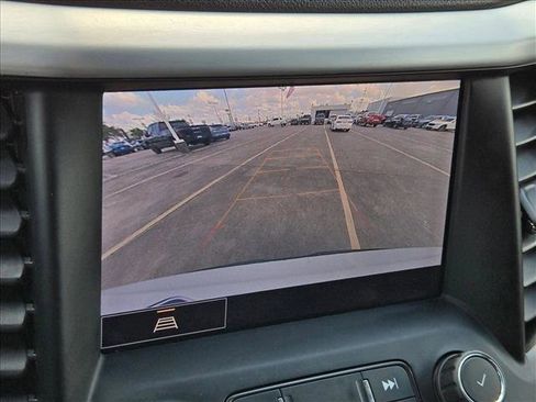 Used 2023 GMC Acadia SLT image 13