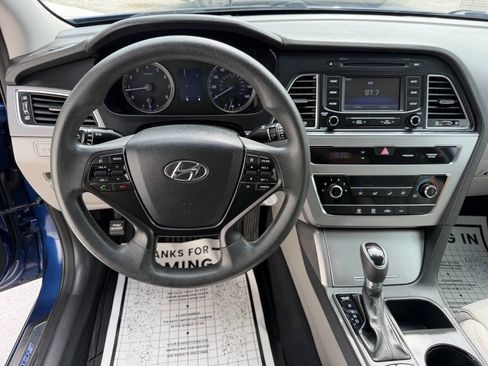 Used 2015 Hyundai Sonata SE w/ Option Group 09 FWD image 4