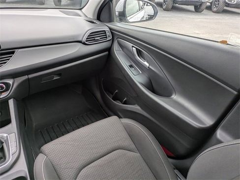 Used 2018 Hyundai Elantra GT image 16