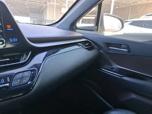 Used 2019 Toyota C-HR Limited FWD image 9
