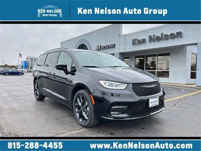 New 2026 Chrysler Pacifica Select w/ S Appearance Package