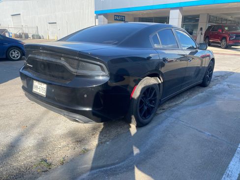 Used 2022 Dodge Charger SXT w/ Leather Interior Group RWD image 2