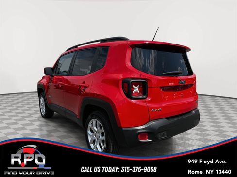 Used 2017 Jeep Renegade Latitude w/ Cold Weather Group AWD/4WD image 3