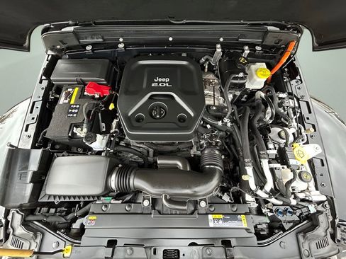 Used 2022 Jeep Wrangler Unlimited Sahara w/ Cold Weather Group image 17