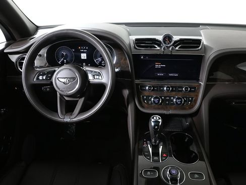 Used 2022 Bentley Bentayga AWD/4WD image 17