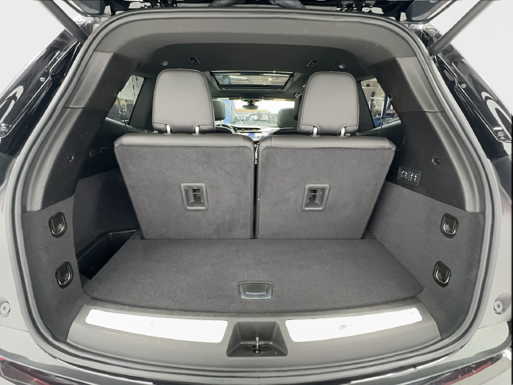 Used 2025 Cadillac XT6 Premium Luxury AWD/4WD image 19
