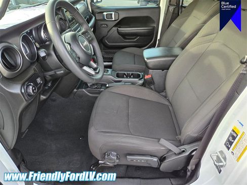 Used 2023 Jeep Gladiator Sport image 10