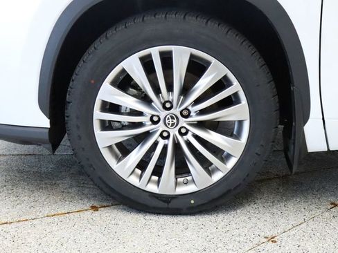 Used 2022 Toyota Highlander Limited image 16