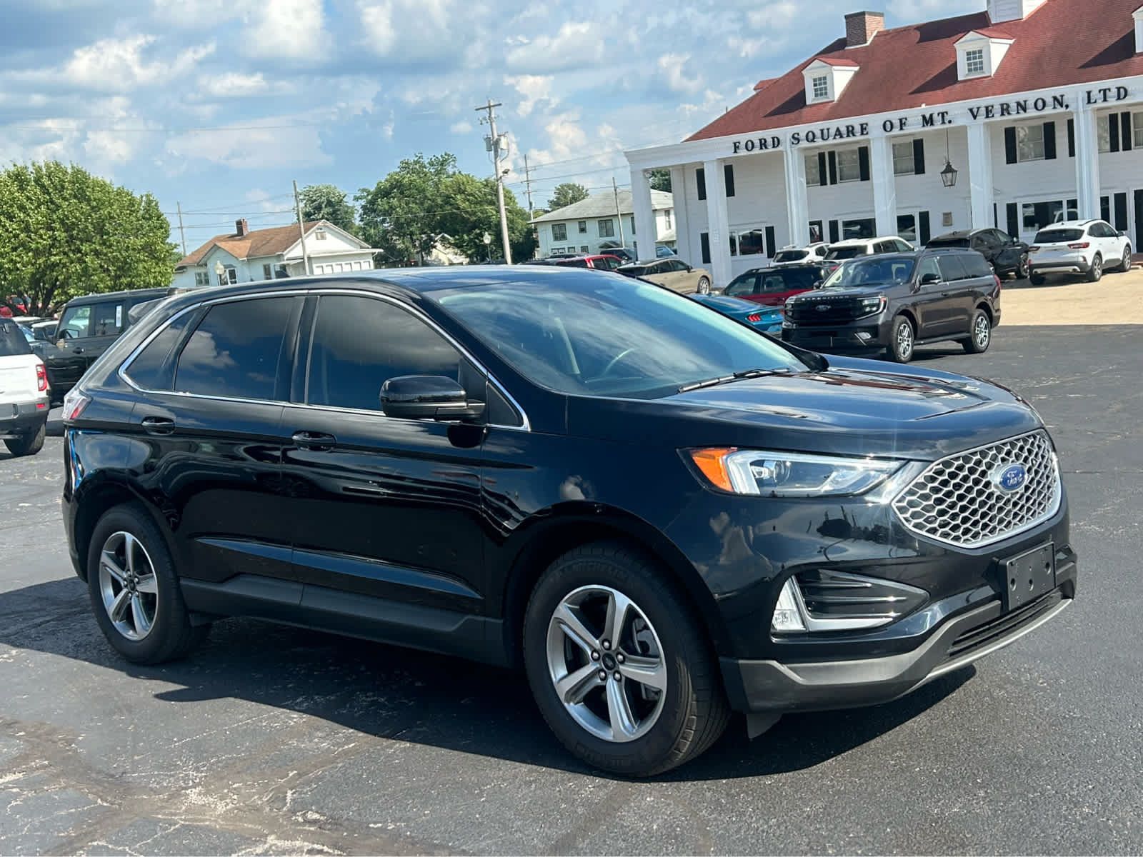 Used 2024 Ford Edge SEL w/ Convenience Package AWD/4WD image 3
