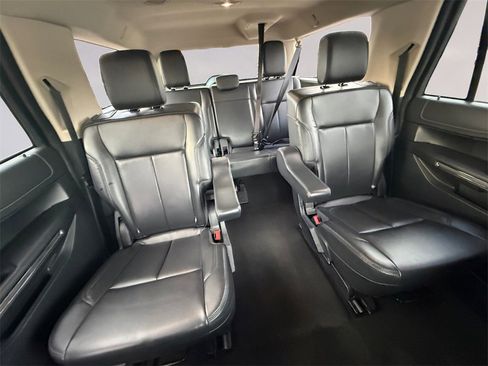 Used 2024 Ford Expedition Max XLT image 18
