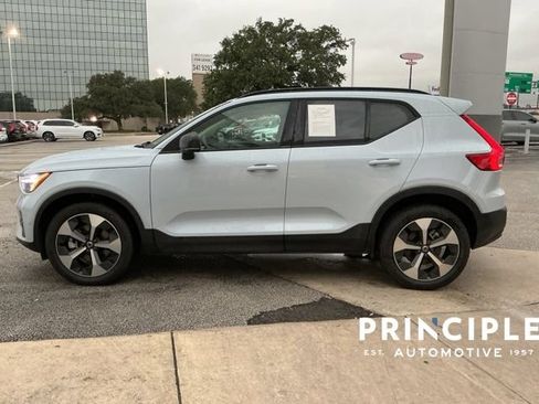 Certified 2026 Volvo XC40 B5 Plus AWD/4WD image 6