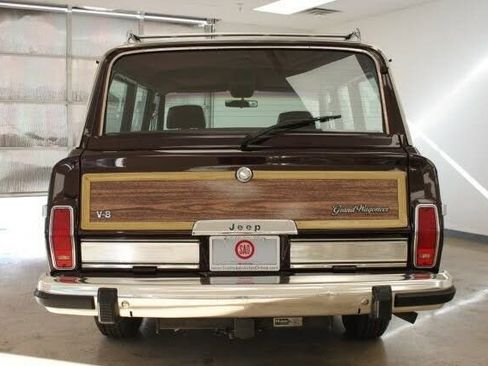 Used 1989 Jeep Grand Wagoneer image 4