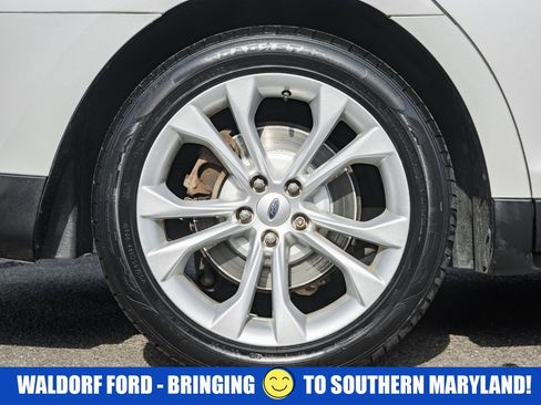 Used 2013 Ford Taurus SEL image 18