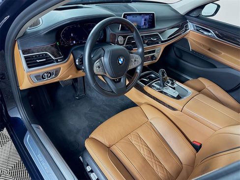 Used 2021 BMW 750i xDrive w/ Executive Package image 25