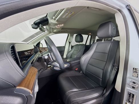 Used 2024 Mercedes-Benz GLS 450 4MATIC image 11