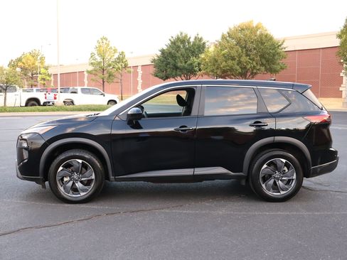 Used 2025 Nissan Rogue SV FWD image 29
