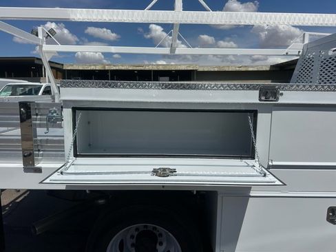 New 2025 Ford F550 4x4 SuperCab Super Duty image 8