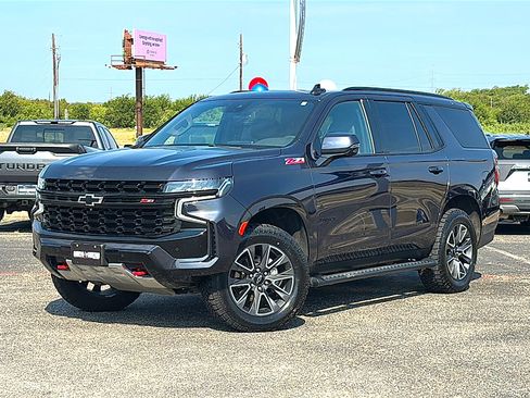 Used 2023 Chevrolet Tahoe Z71 w/ Luxury Package AWD/4WD image 2