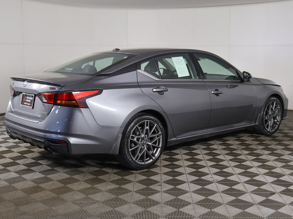Used 2023 Nissan Altima 2.0 SR FWD image 12