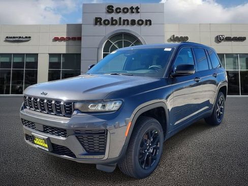 New 2026 Jeep Grand Cherokee Laredo image 2