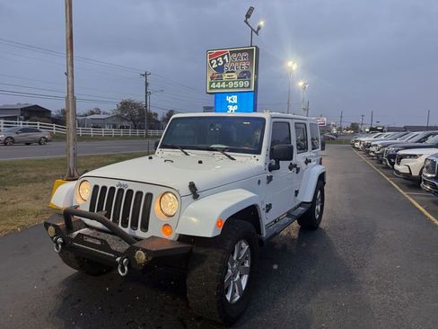 Used 2016 Jeep Wrangler Unlimited Sahara w/ Connectivity Group image 7