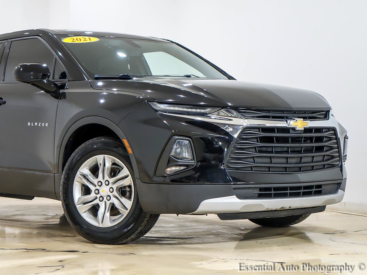 Used 2021 Chevrolet Blazer LT FWD image 2