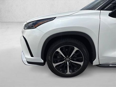 Used 2021 Toyota Highlander XSE FWD image 26