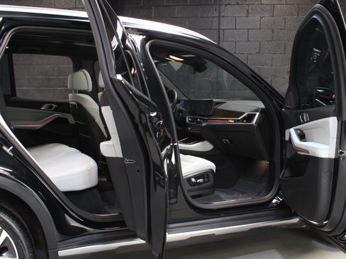 Used 2024 BMW X5 sDrive40i w/ Premium Package RWD image 29