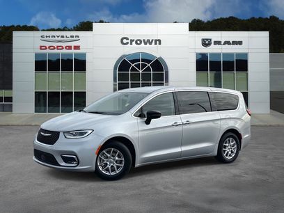 Used 2024 Chrysler Pacifica Touring-L