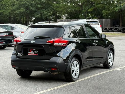 Used 2018 Nissan Kicks S image 4