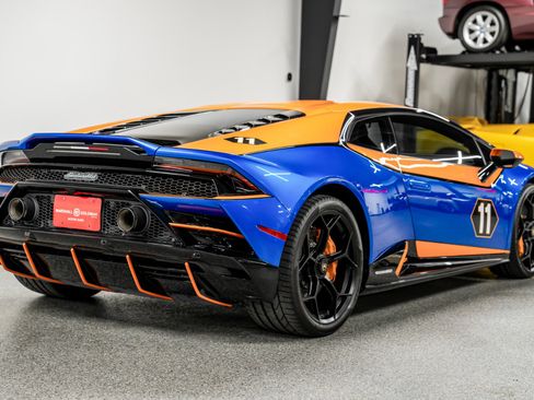 Used 2020 Lamborghini Huracan EVO image 8
