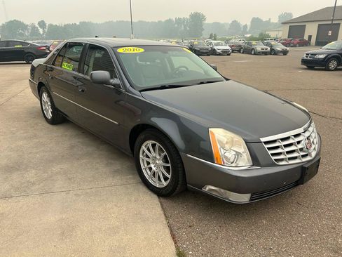 Used 2010 Cadillac DTS Luxury FWD image 3