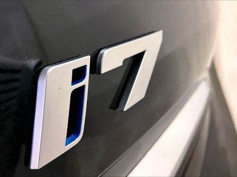 Certified 2023 BMW i7 xDrive60 AWD/4WD image 9