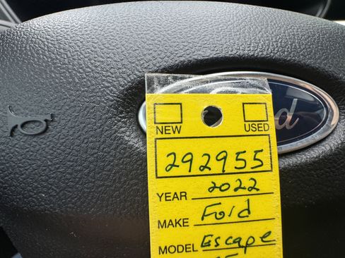 Used 2022 Ford Escape SE w/ SE Sport Appearance Package image 19
