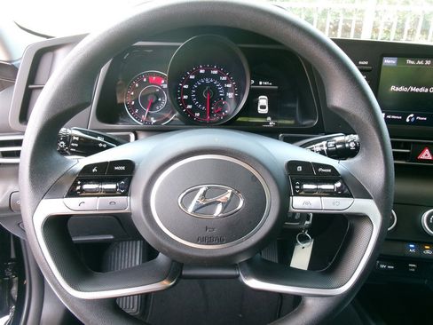 Used 2023 Hyundai Elantra SE FWD image 35