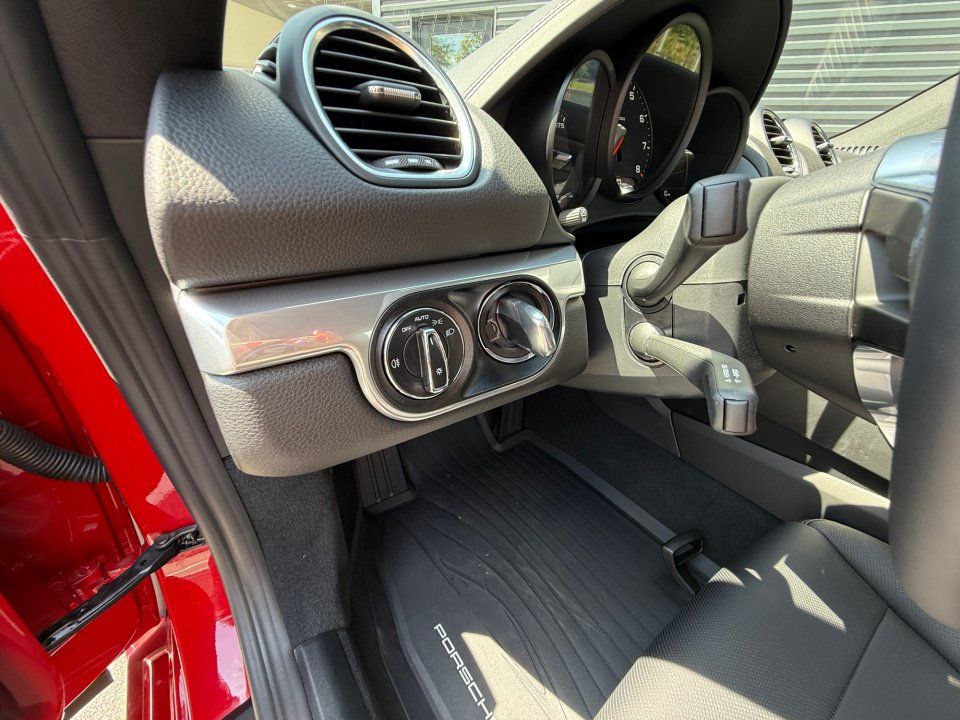 Certified 2025 Porsche 718 Cayman RWD image 23