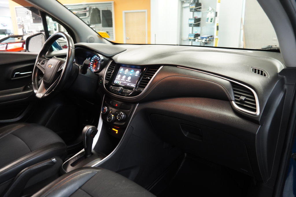 Used 2020 Chevrolet Trax LT w/ LT Convenience Package FWD image 34
