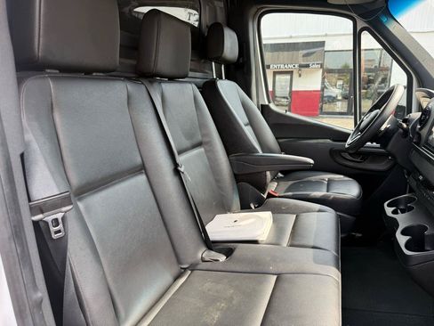 Used 2021 Mercedes-Benz Sprinter 2500 image 17