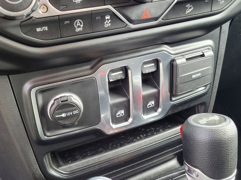 Used 2021 Jeep Wrangler Sport S image 26