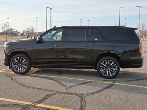 Used 2023 Cadillac Escalade ESV Sport w/ Touring Package image 7