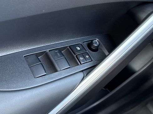 Used 2026 Toyota Corolla Cross LE image 16