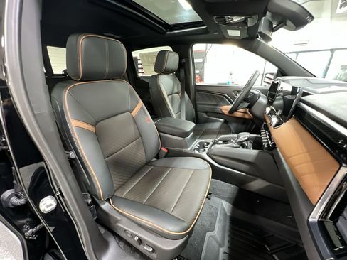 New 2025 GMC Canyon AT4 w/ Nightfall Edition image 29