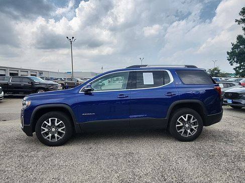 Used 2023 GMC Acadia SLE w/ Driver Convenience Package FWD image 2