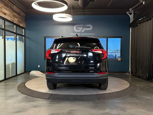 Used 2022 GMC Terrain SLE w/ Driver Convenience Package AWD/4WD image 4
